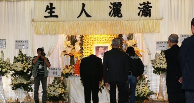 实拍午马葬礼现场，八大影帝扶灵，现场无数人落泪