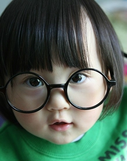 小女孩戴口罩猜八字成语_戴口罩的小女孩简笔画