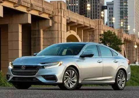 男人三十而立，能开上这4款车不是富二代，就是成功人士