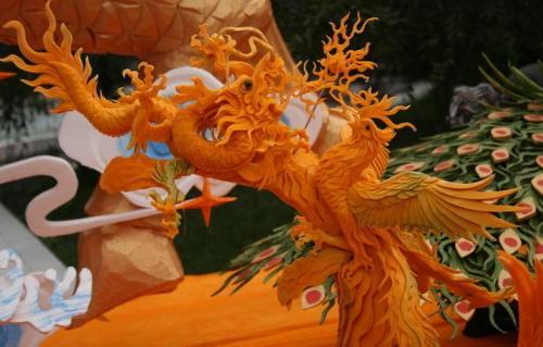 精美的瓜果雕刻艺术作品，栩栩如生，令人赏心悦目！