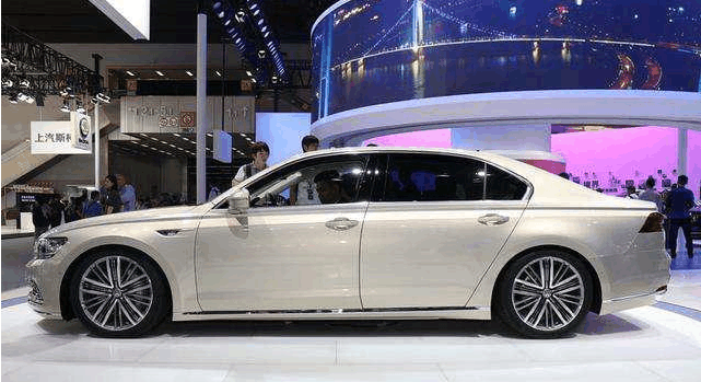 这车价钱比A6便宜, 尺寸比A6大, 配自动泊车和电吸门