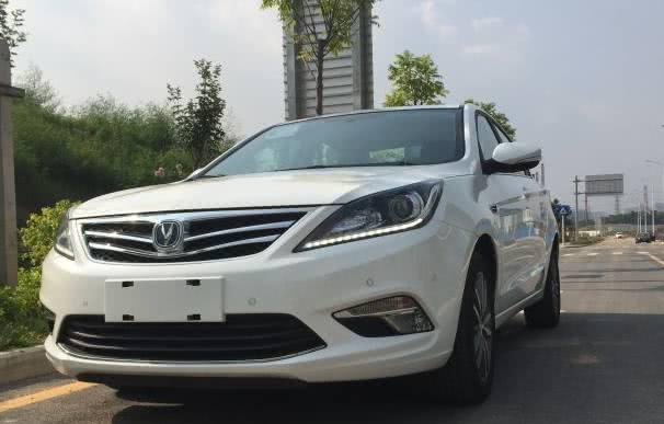 聪明人买车都选了长安逸动，帅气又好开，后悔没有早知道！