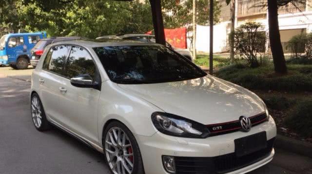 小伙入手6代改装高尔夫GTI 烧机油是必须的 可它马力大呀350匹