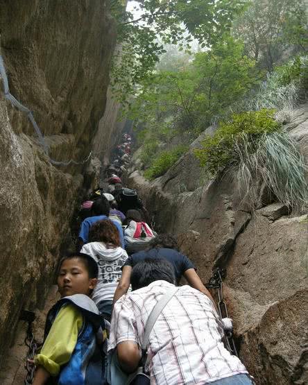 游客体验极限飞跃,安全绳突然脱落,错一步就是