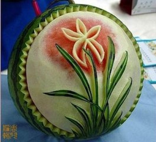 精美的瓜果雕刻艺术作品，栩栩如生，令人赏心悦目！