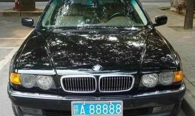 宝马收购劳斯莱斯的产物, 98年卖三百万的宝马L7, 车牌五个八!