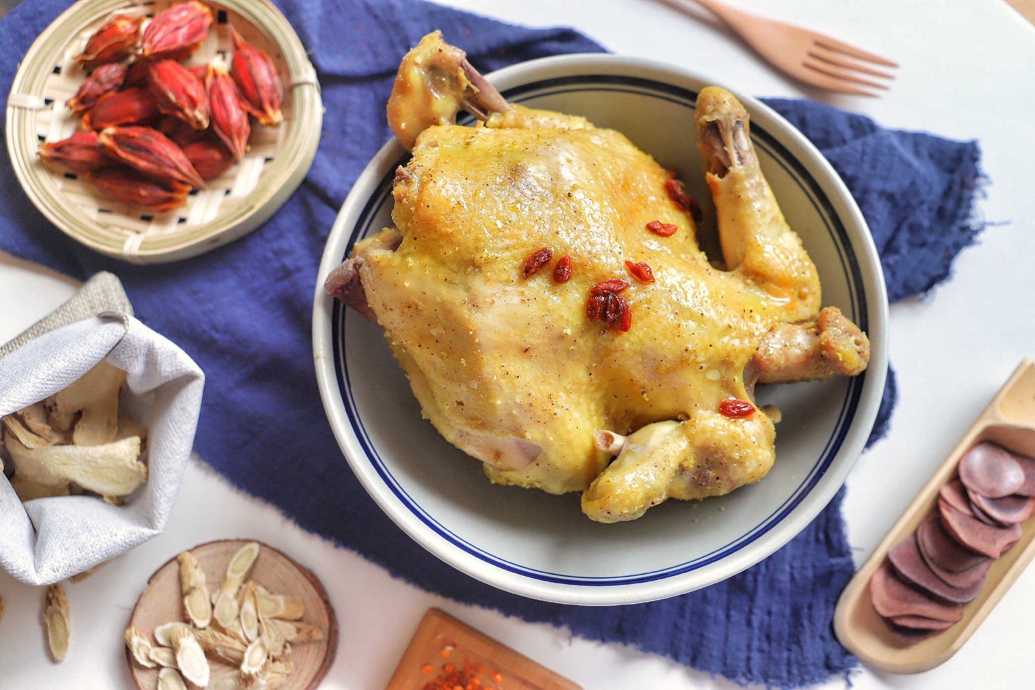 “吃鸡”狂魔注意啦!古法药膳蒸鸡免!费!送![色]