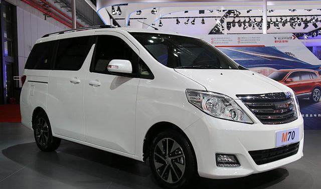 5万买“国产”埃尔法, 全家出游说走就走