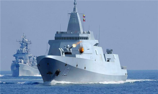 中国海军又一大型舰艇入列,排水量仅次于辽宁号,名字霸气响亮