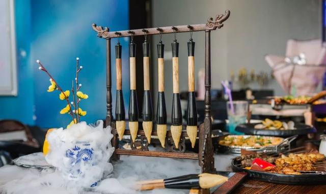 太原本土“星座网红餐厅”!毛笔酥星空顶还有许愿树，聚会挺美