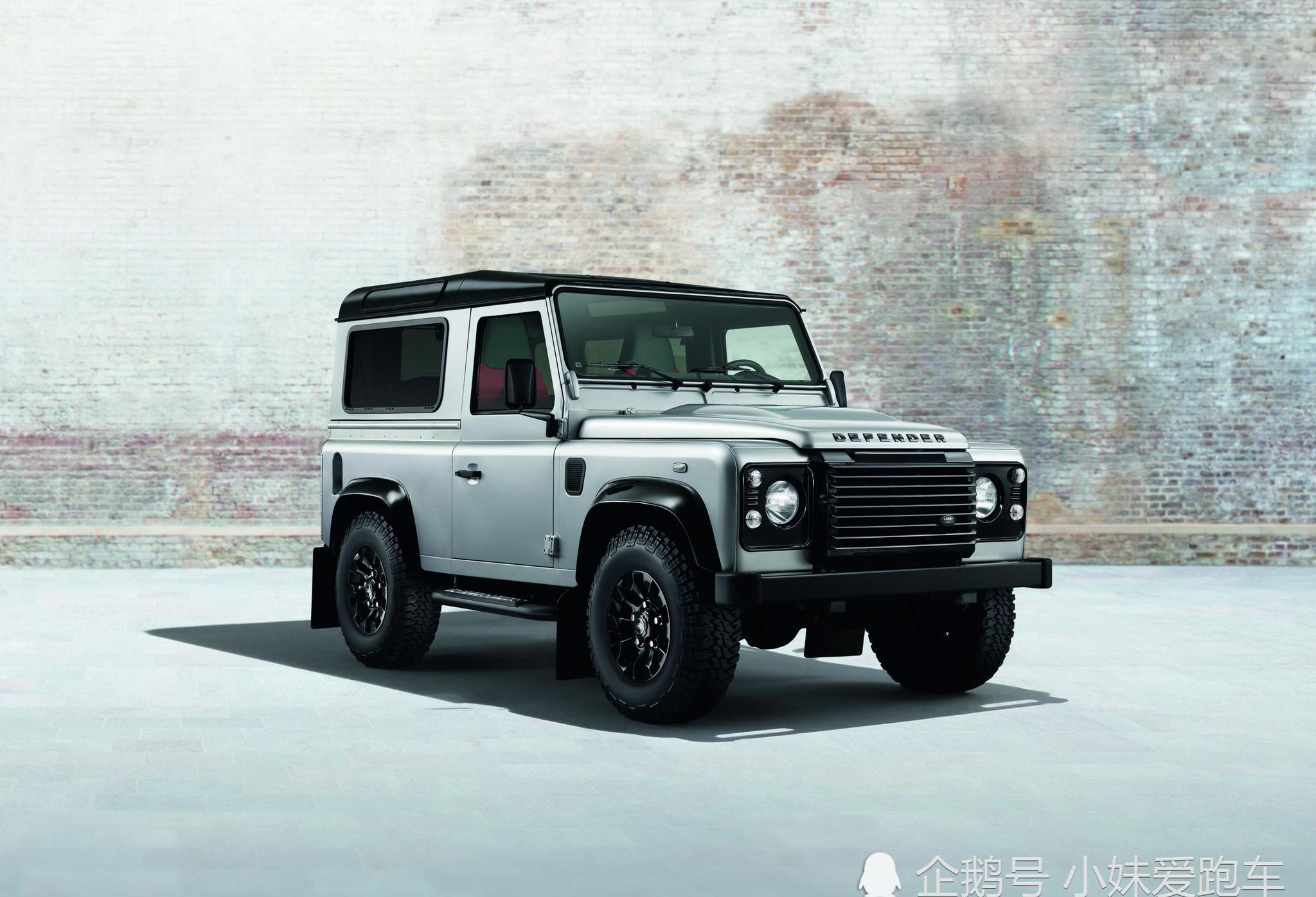 路虎卫士的黑色包和银色包，个性十足，在迪拜就是用来买菜的