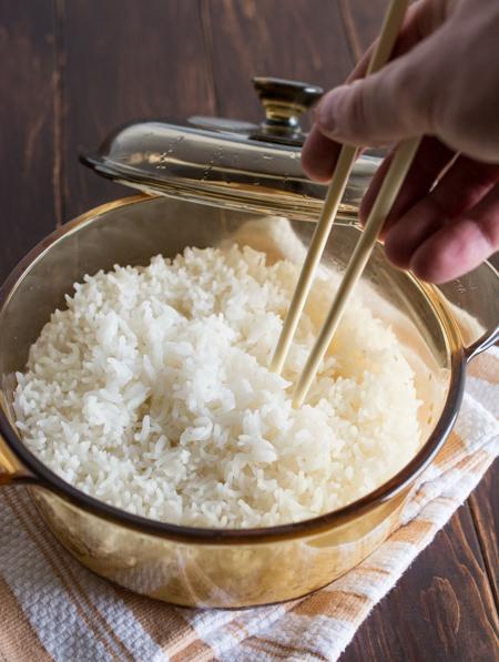 教你不用电饭煲怎么蒸米饭更具有蓬松感