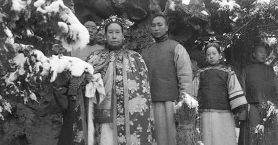 光绪和慈禧去世只相差一天,巧合的是阴谋百年