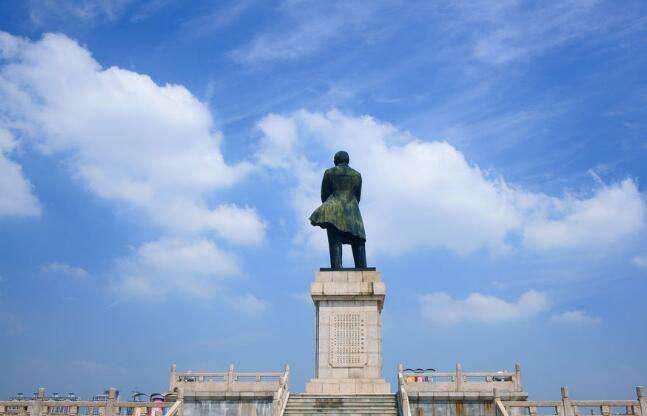 广东地理位置最好的一座城市,背靠广州佛山,却