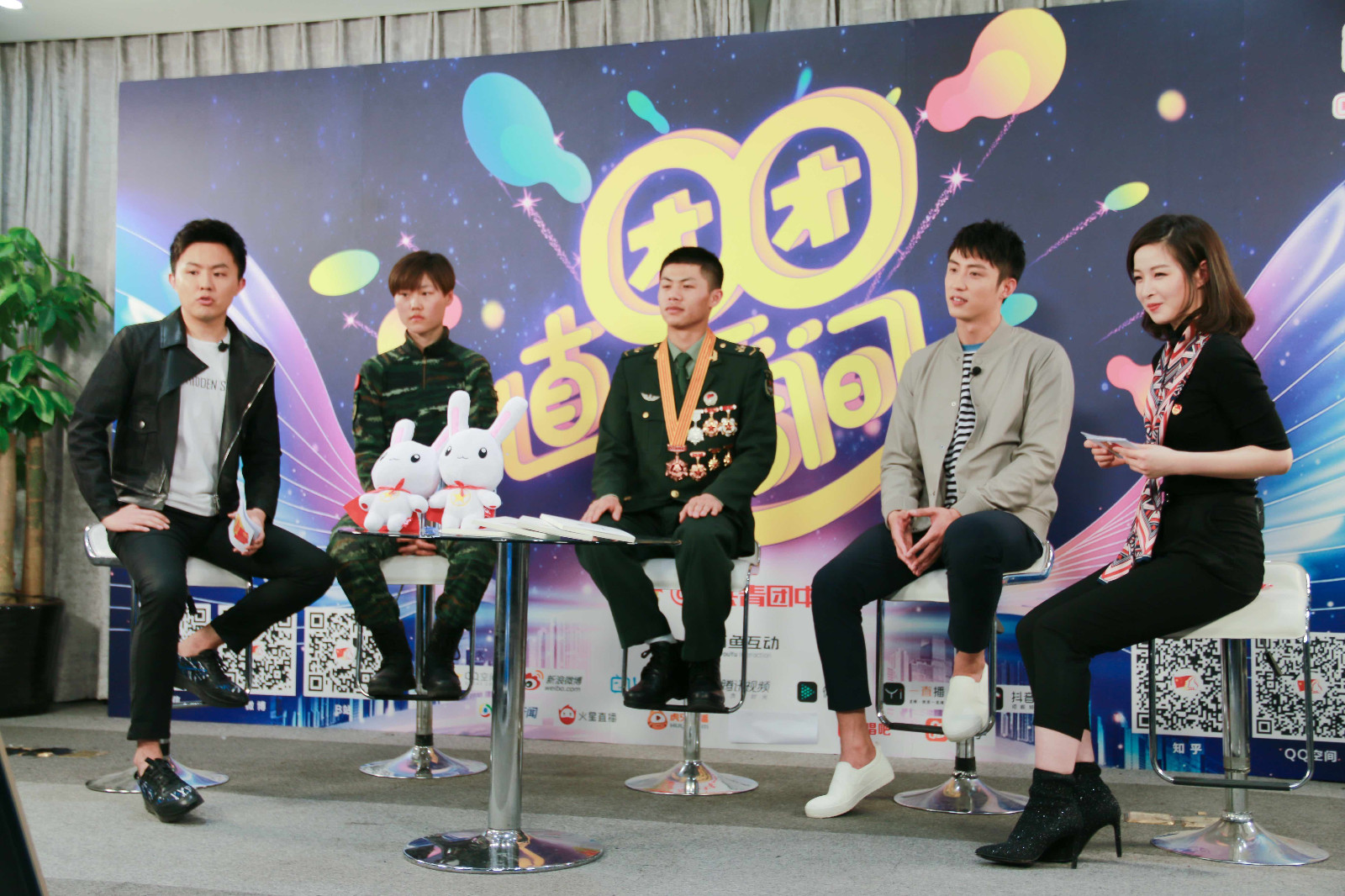 黄景瑜受邀共青团首次直播 新时代新偶像力量