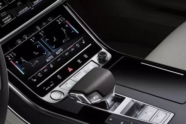 内饰直接升级 售价超百万 买豪车 得找灯厂买