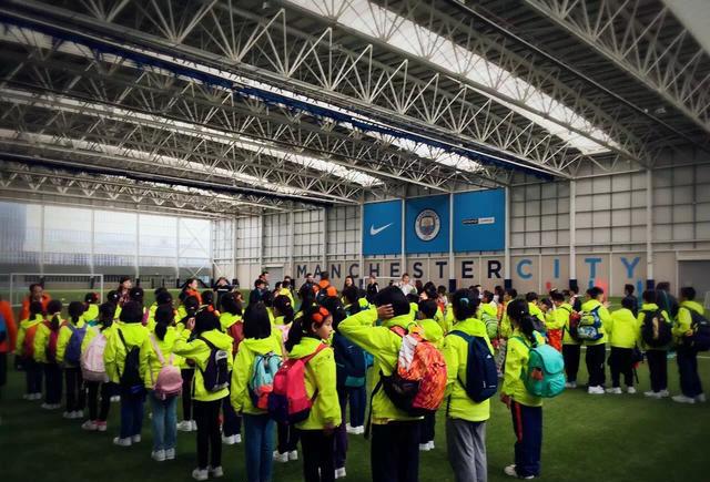 武汉与曼彻斯特开展足球青训深度合作 武汉女