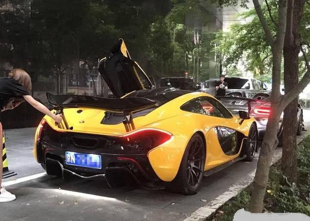 土豪一千万卖掉918,然后加六百万买辆同款二手