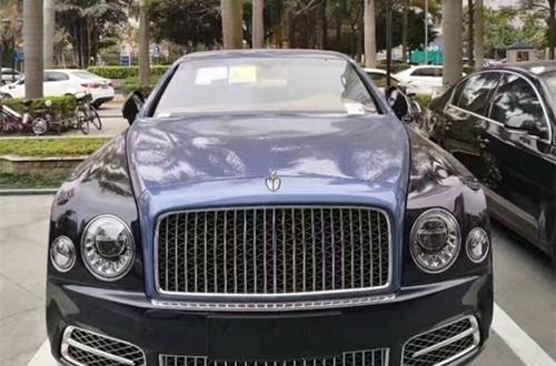 上海富豪带夫人提全球限量版加长宾利慕尚，总价超800万！