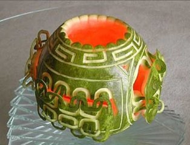 精美的瓜果雕刻艺术作品，栩栩如生，令人赏心悦目！