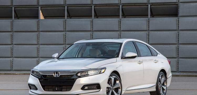 20万中型车的王者，加价始祖即将到来，连凯美瑞迈腾都拿它没办法