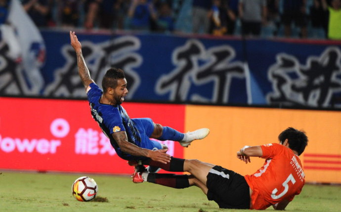 中超第12轮战报+实时积分榜 榜首大战鲁能1比