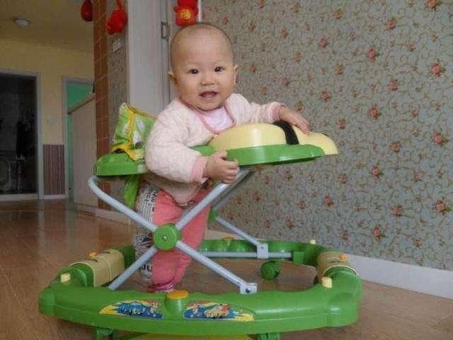 宝宝十个月就会走路,宝妈特有成就感,医生的话