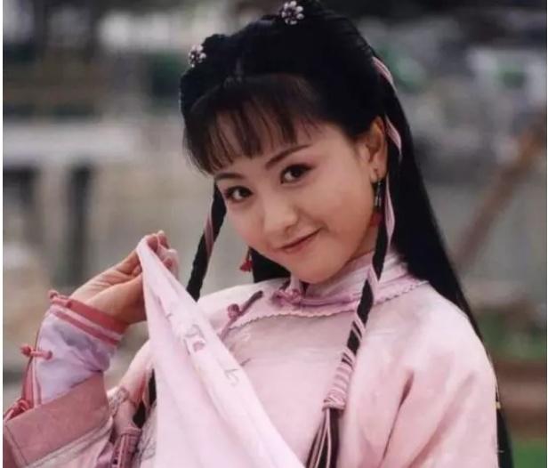 杨蓉险胜王媛可被质疑，更让人不忍的是大龄女星的少女危机