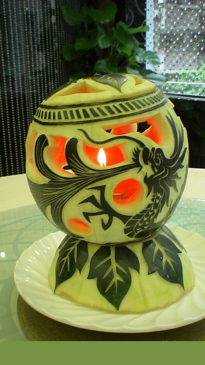 精美的瓜果雕刻艺术作品，栩栩如生，令人赏心悦目！