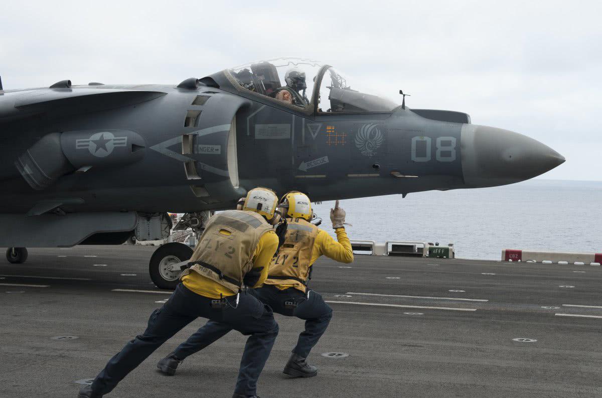 二战时期美国航母没有弹射器,飞机是怎么起飞