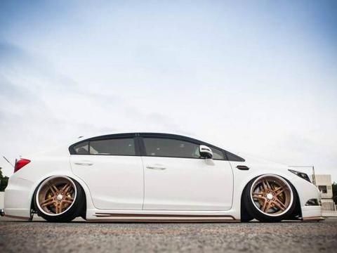 小伙爆改九代思域，打开车门后妹子们都跟他要手机号