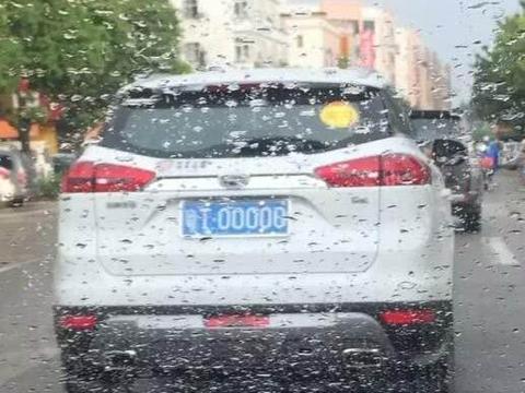 14万吉利博越摇了一个天价号牌，网友调侃：野鸡变凤凰？