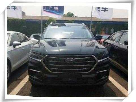 首台斯威G01到店,奥迪Q3前脸+荣威RX5屁股, 网友: 山寨痕迹太重