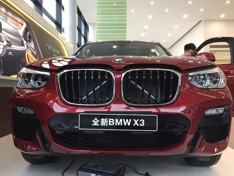 实拍宝马X3，为啥前脸上有两根“X”棍子