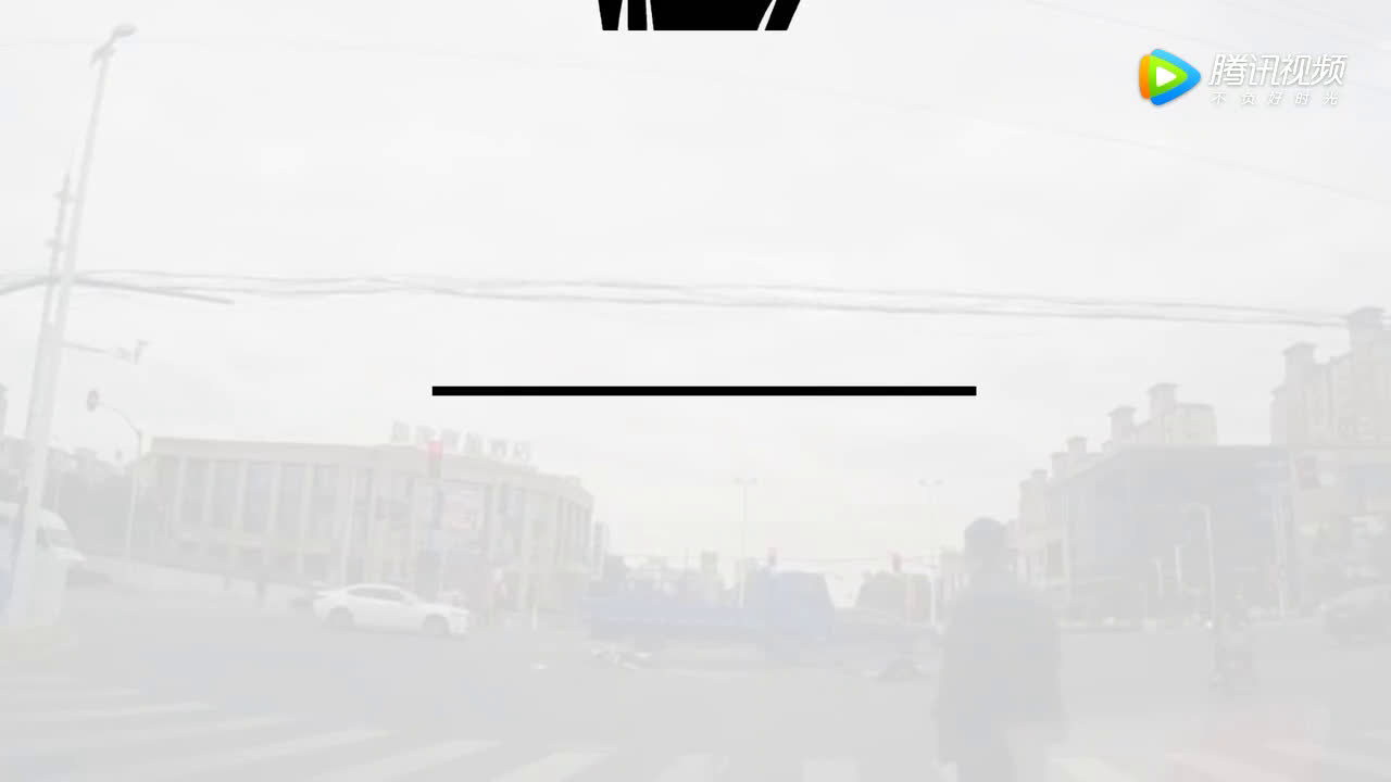 800元电动车撞到160万奔驰 交警判定电动车老人全责！网友炸了！  ​