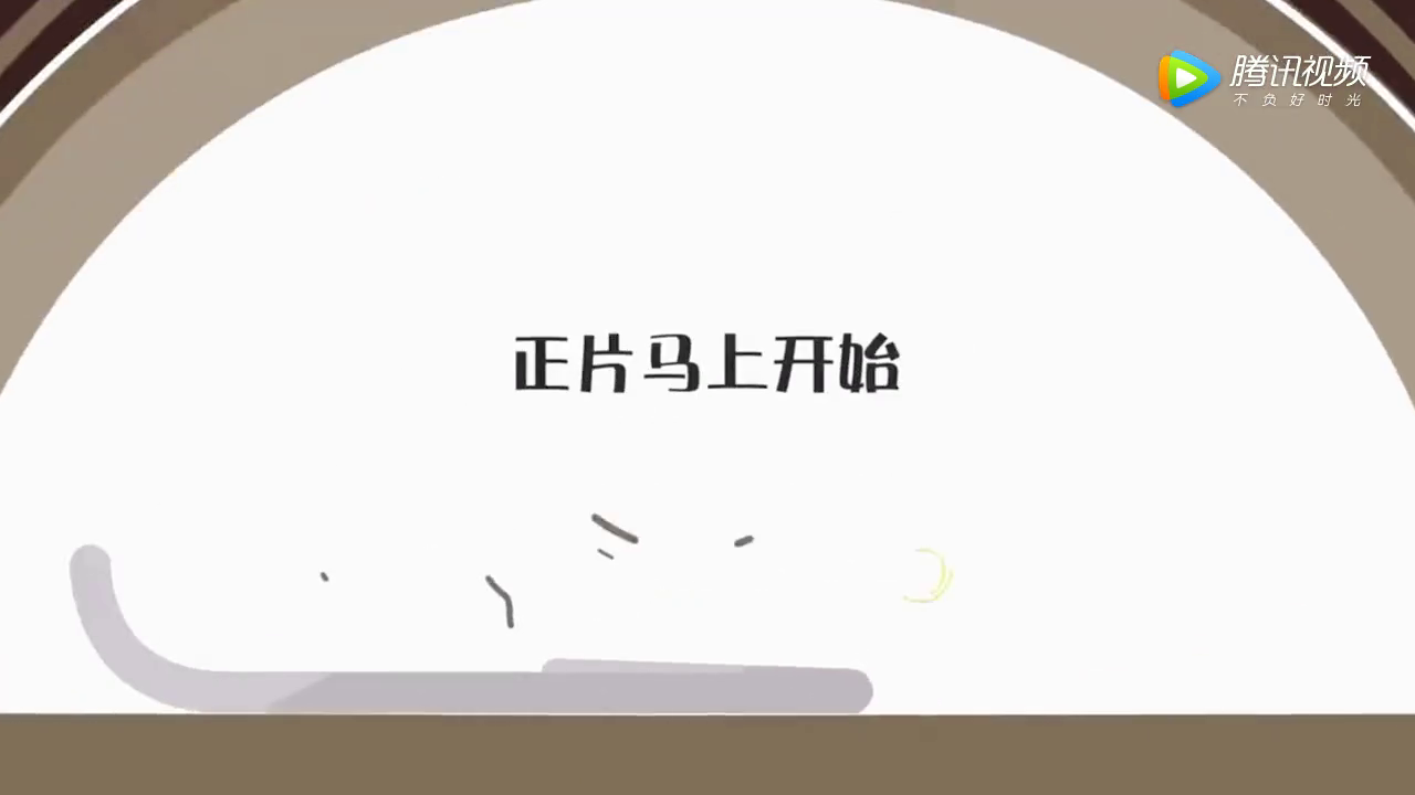 轿车司机鸣笛警告无效后，直接将电动车女司机撞飞