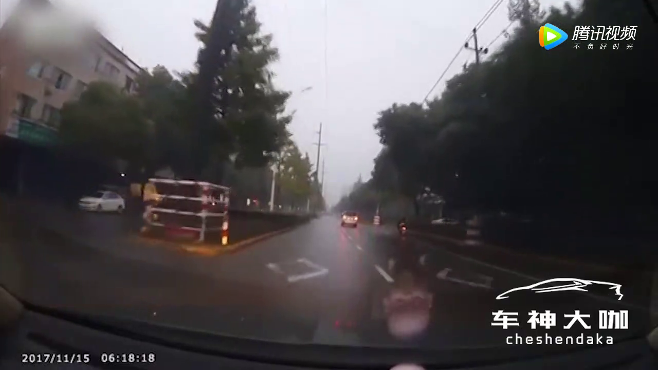 “狗探头”遇上电动车，心疼车主