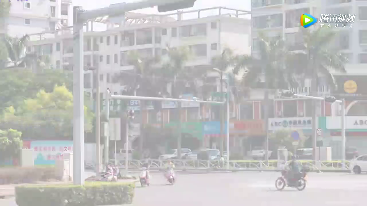 电动车闯红灯剐蹭奥迪赔偿3万！弱者不能成为横冲直撞的借口！