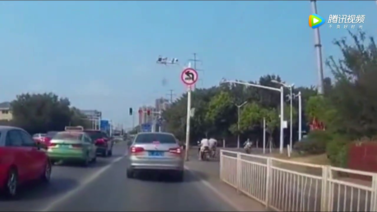 电动车肆意逆行，等真出事了又说自己是弱势群体