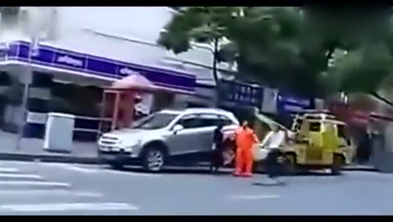 敢拖老娘的车？看看谁拖谁！让你见识什么叫做SUV