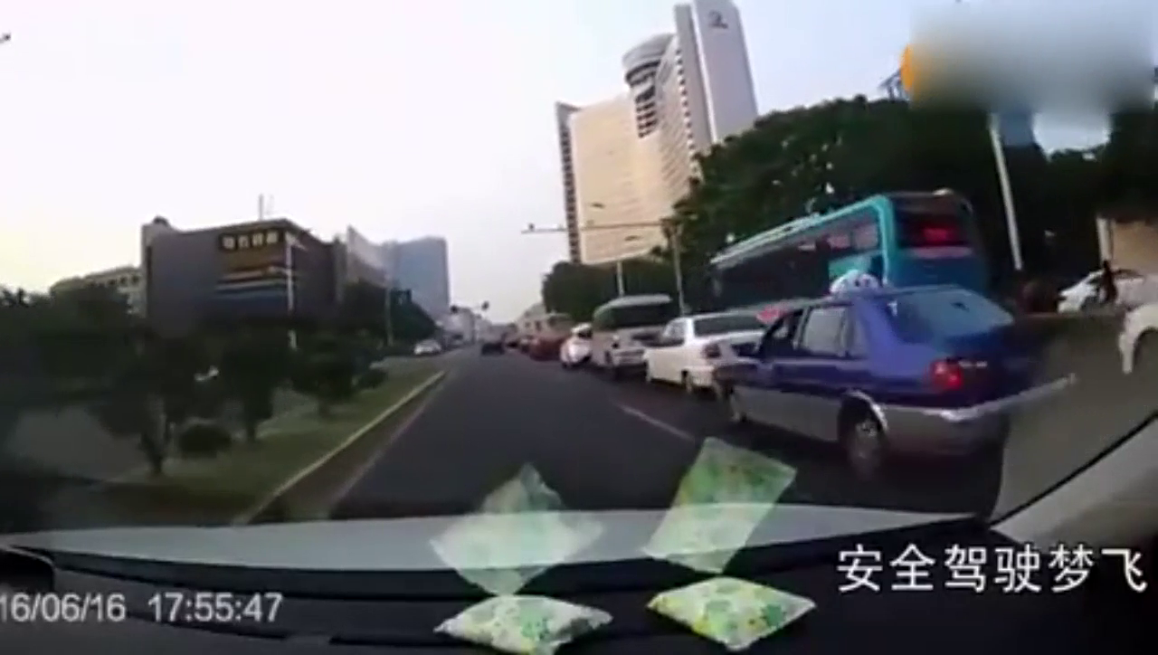 转给骑电动车的看看，别一出事儿就说是开车的全责