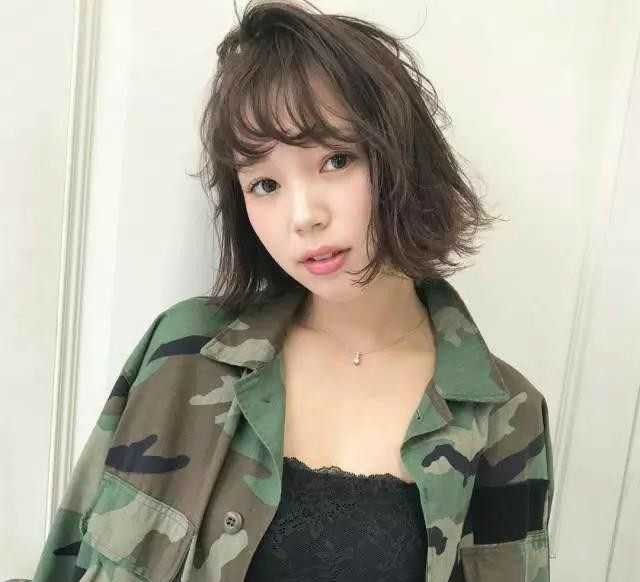 短发与高颜值上班族也适合的挑染齐肩短发