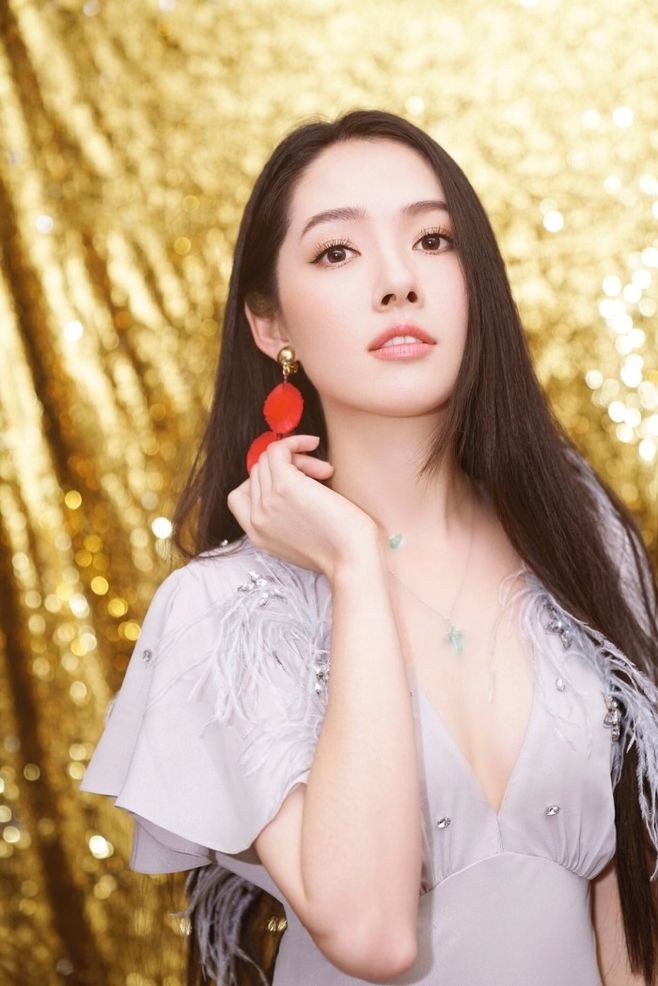 混血女神郭碧婷长相钟灵毓秀 时装搭配完美无