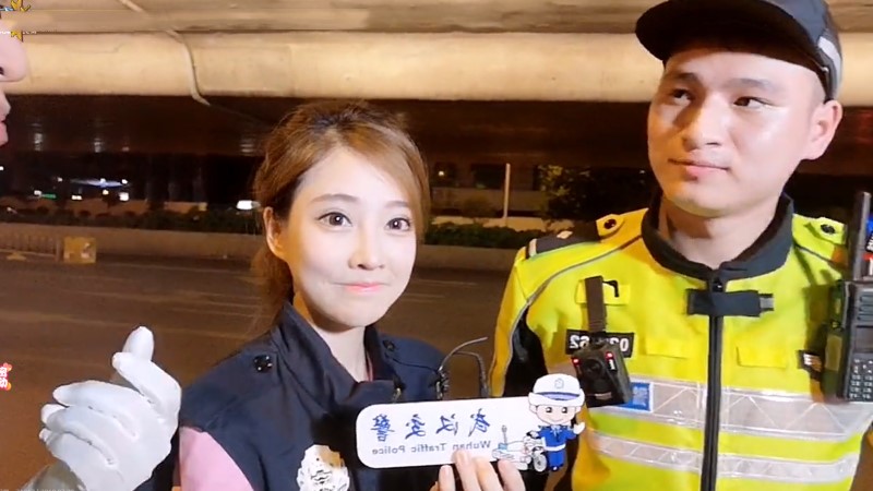 网红主播与公益事业相结合,网红需要弘扬社会