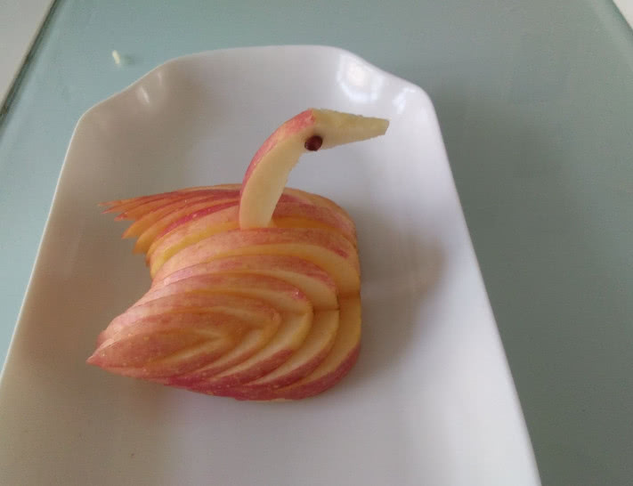 简单漂亮的水果拼盘美食,大厨教你苹果创意切