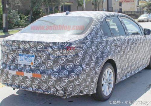 2019款丰田卡罗拉三厢版谍照曝光!VSC+4气囊