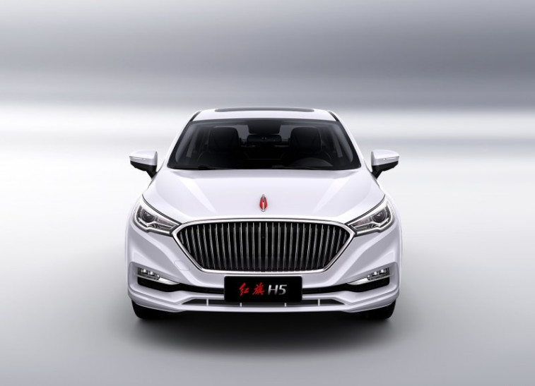 红旗H5全球首次街头事故，这么强悍的质量卖16万元真的血亏