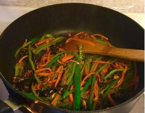 鱼香肉丝正宗的做法步骤图解，这样做出来的比饭店的好吃一百倍