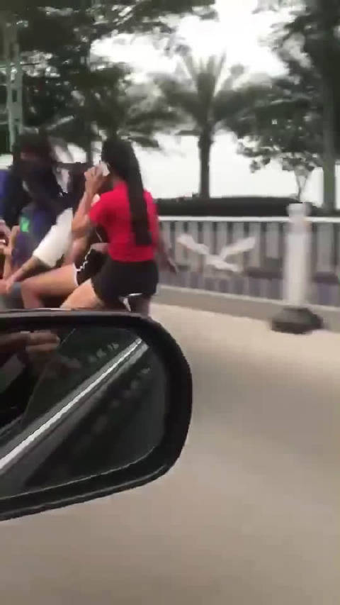 我的天呐！6个女人竟然这样折磨一辆电动车！  