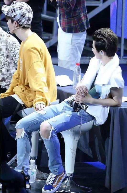 坤丞cp了解一下?小动作不断的范丞丞也就蔡徐